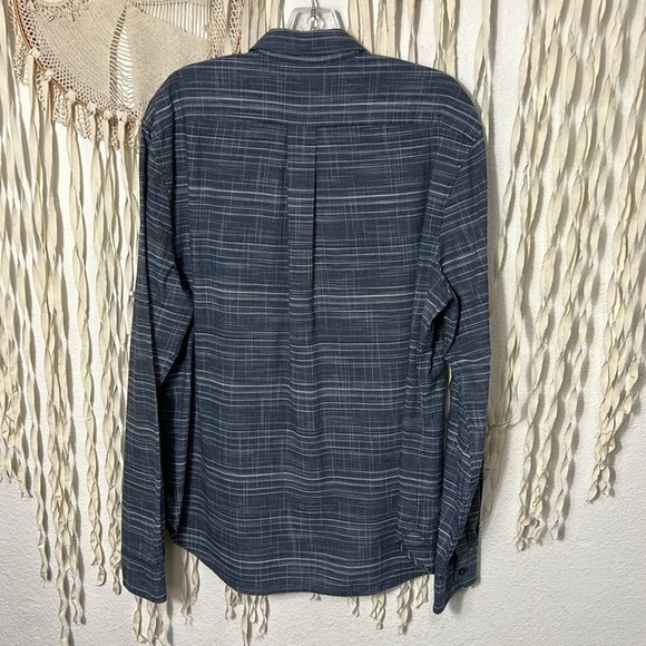 Men's Vince Blue and White Printed Long Sleeve Button Down Fit Size Large - Picture 4 of 8